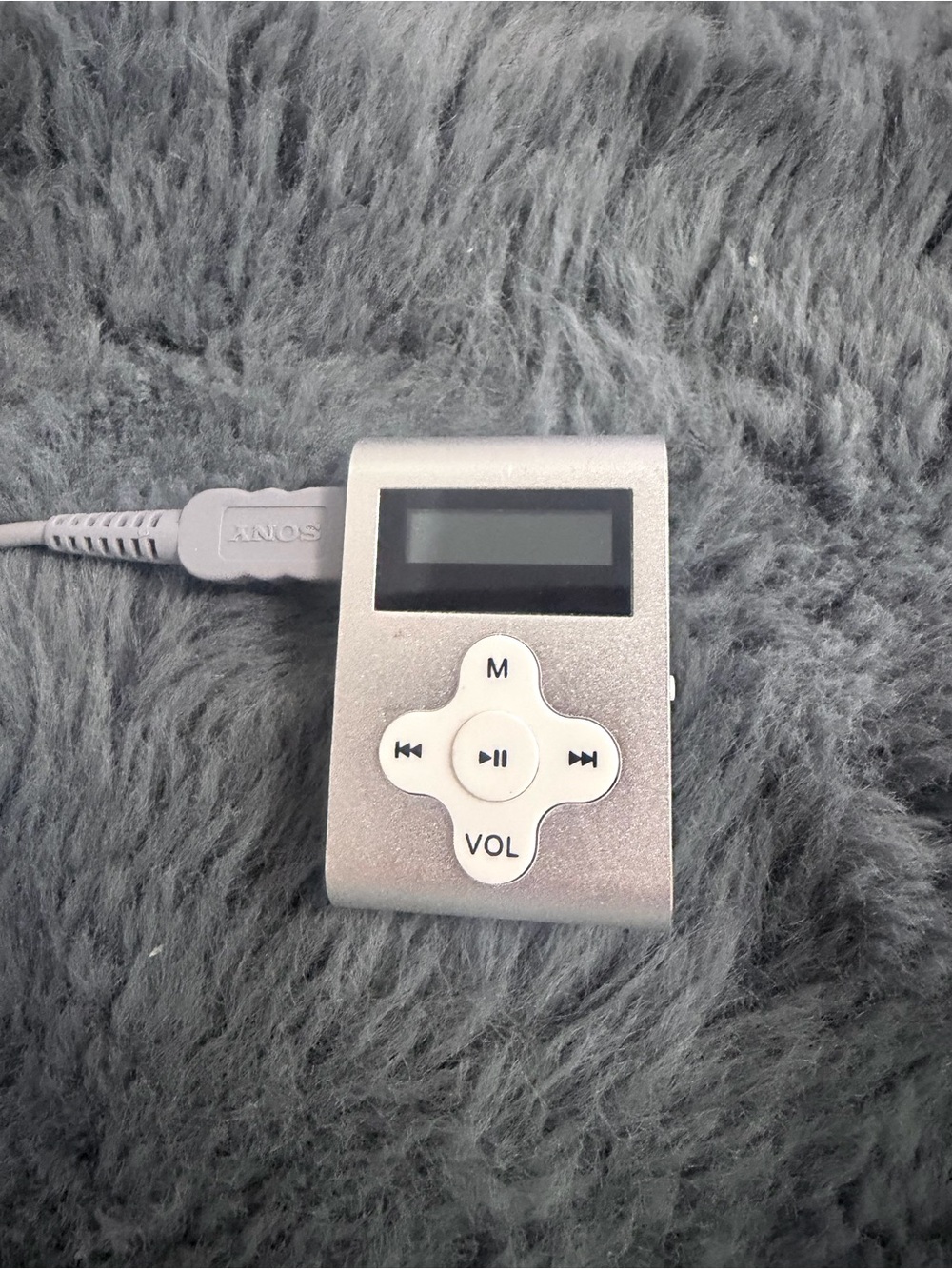Bundle of Portable MP3 Players w/ Clip Controls - Picture 3 of 8